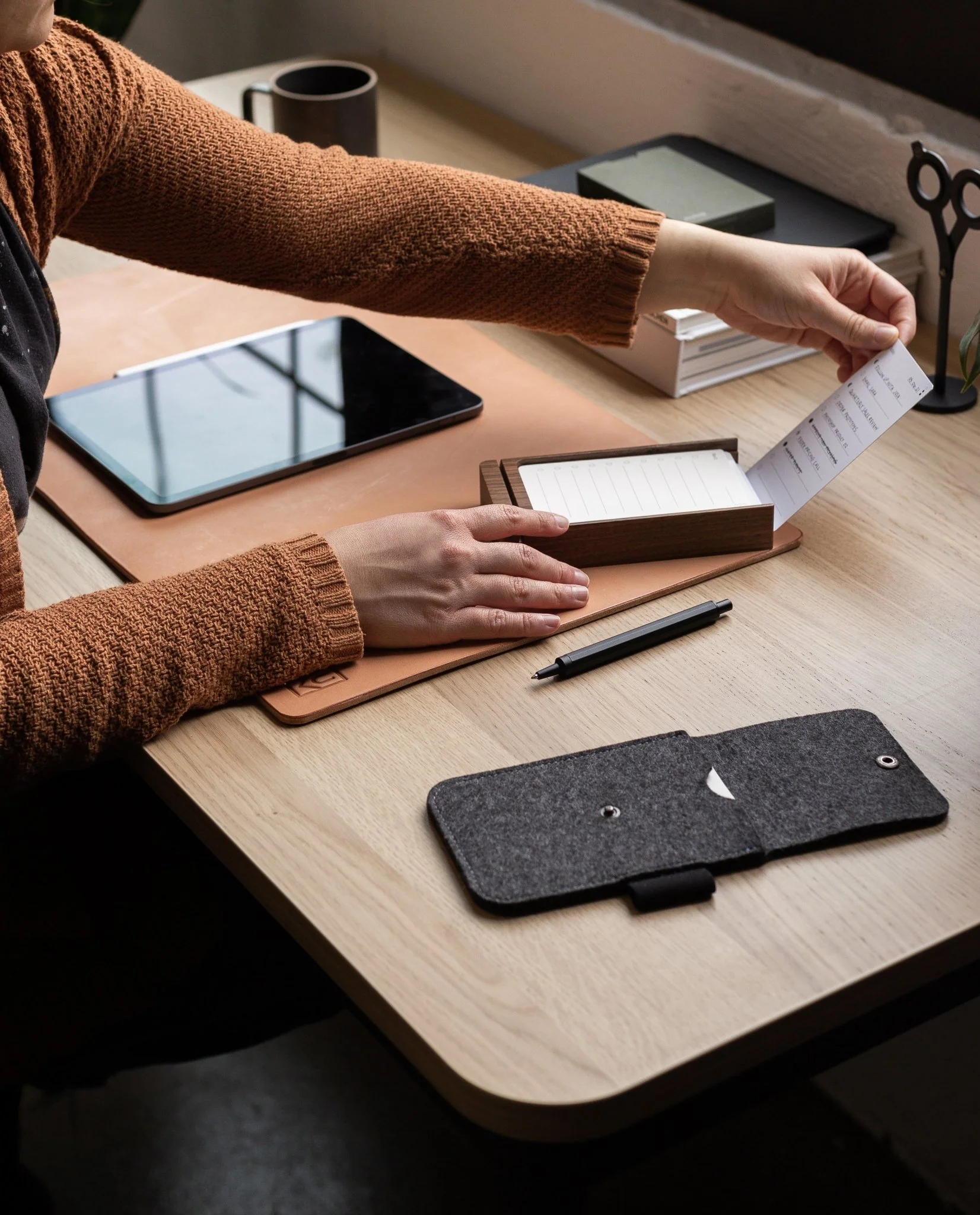 Analog Premium Wood Card Holder (Walnut)