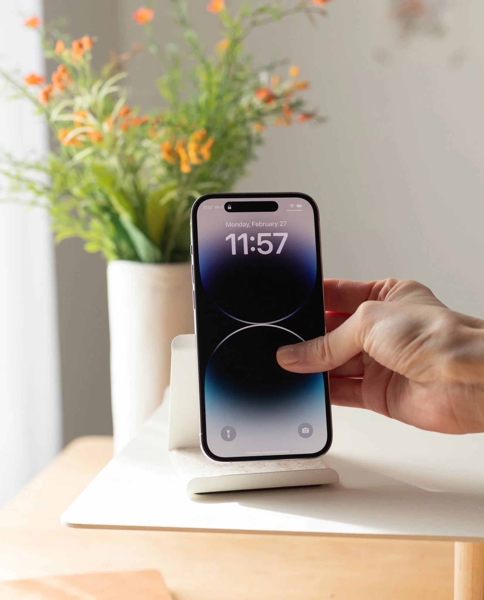 Gather Phone Stand (1x1 - White)