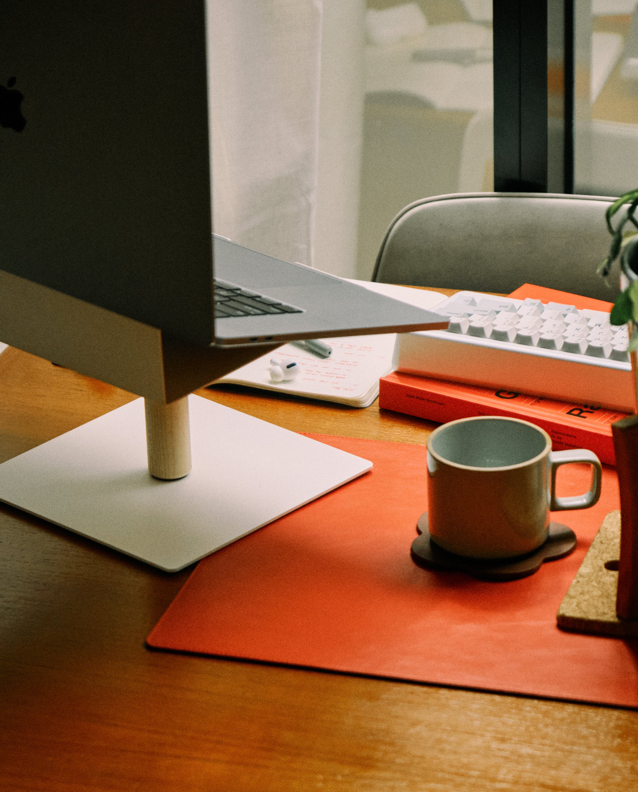 Gather Laptop Stand (White/Walnut)
