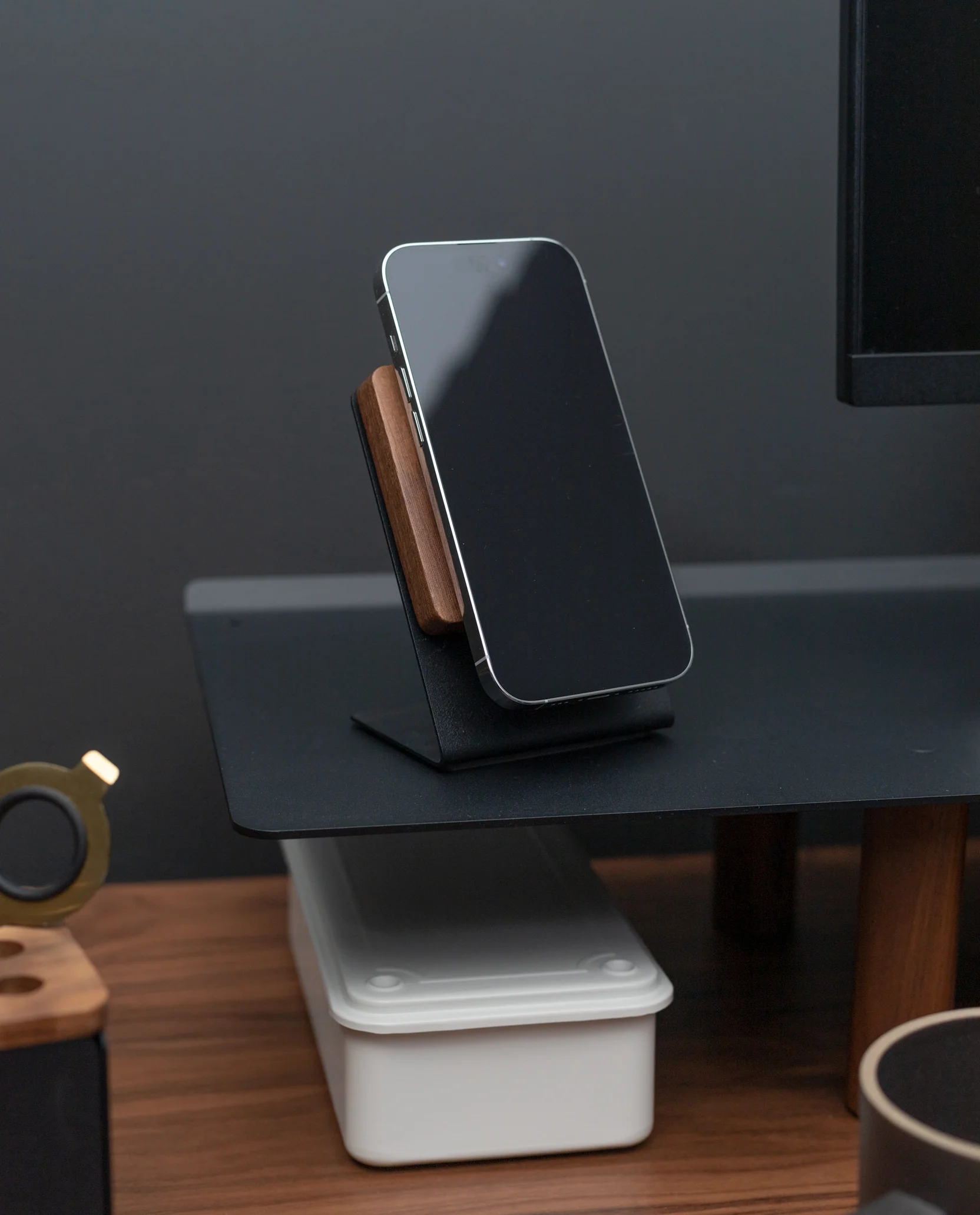 MagSafe Phone Stand (1x1 - Black/Walnut)