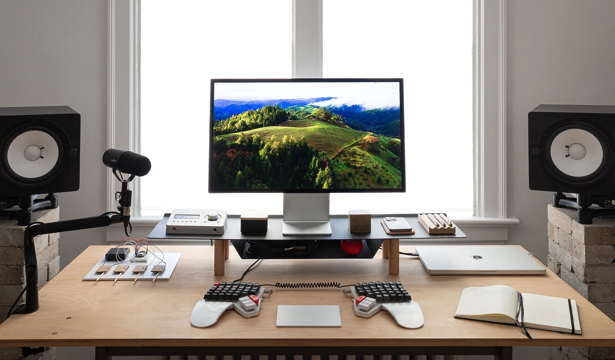 Gather Large Monitor Stand (Black/Maple)
