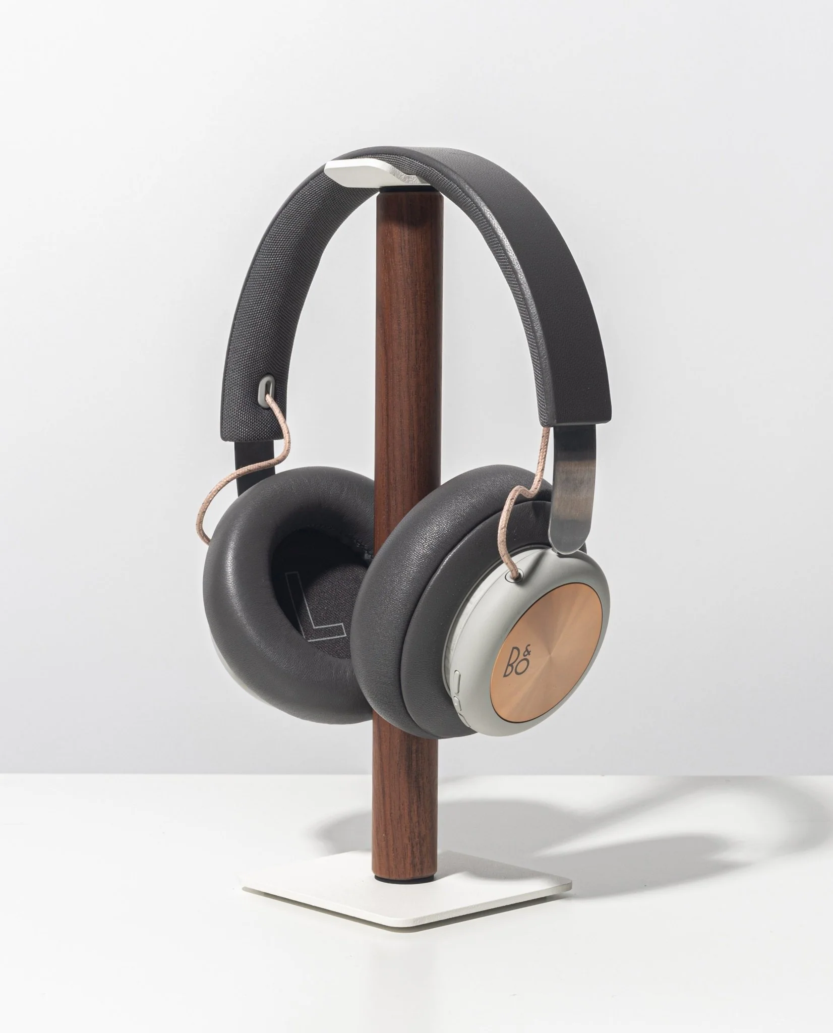 Gather Headphone Stand (1x1 - White/Walnut)