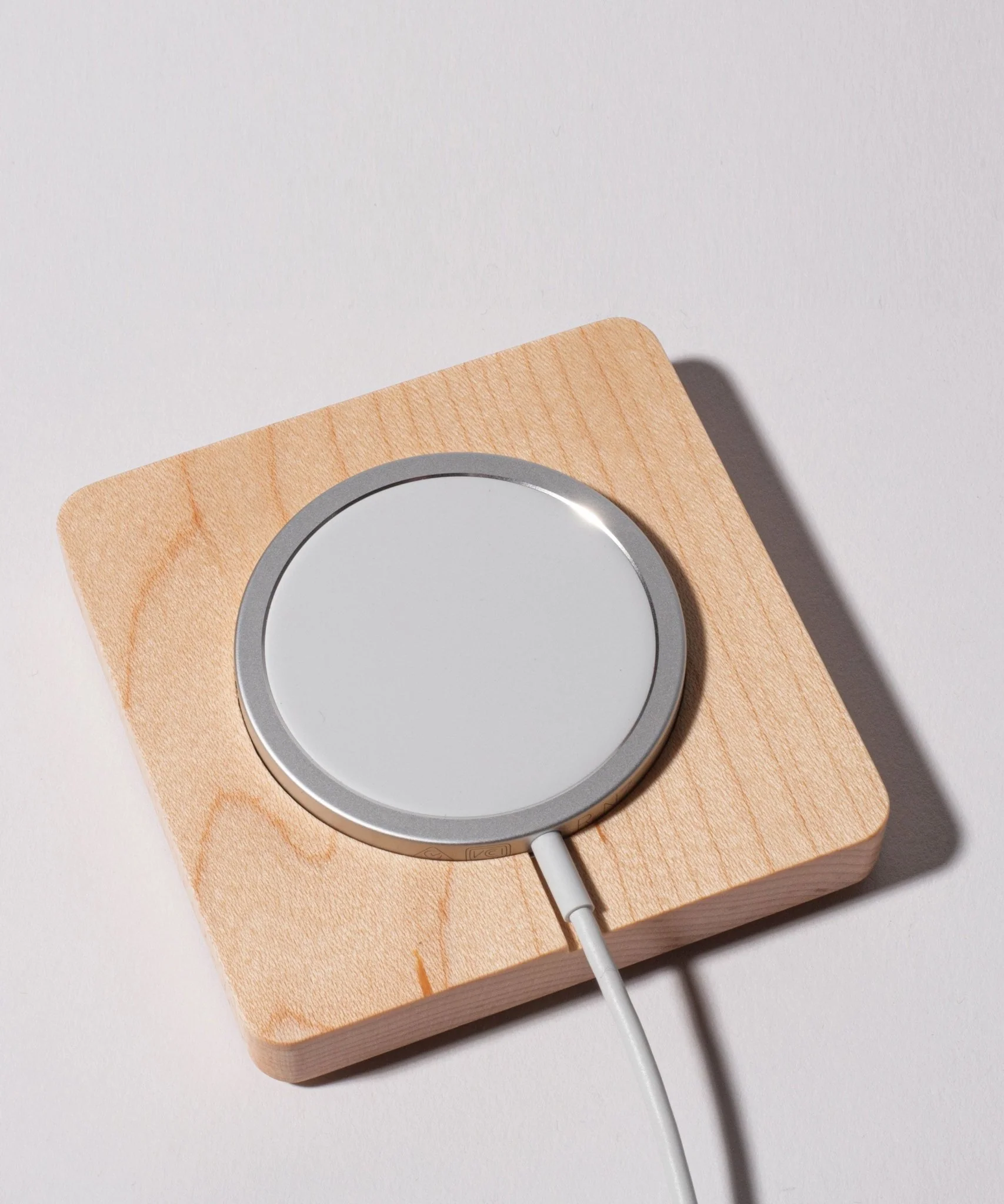 MagSafe Phone Stand (1x1 - White/Maple)