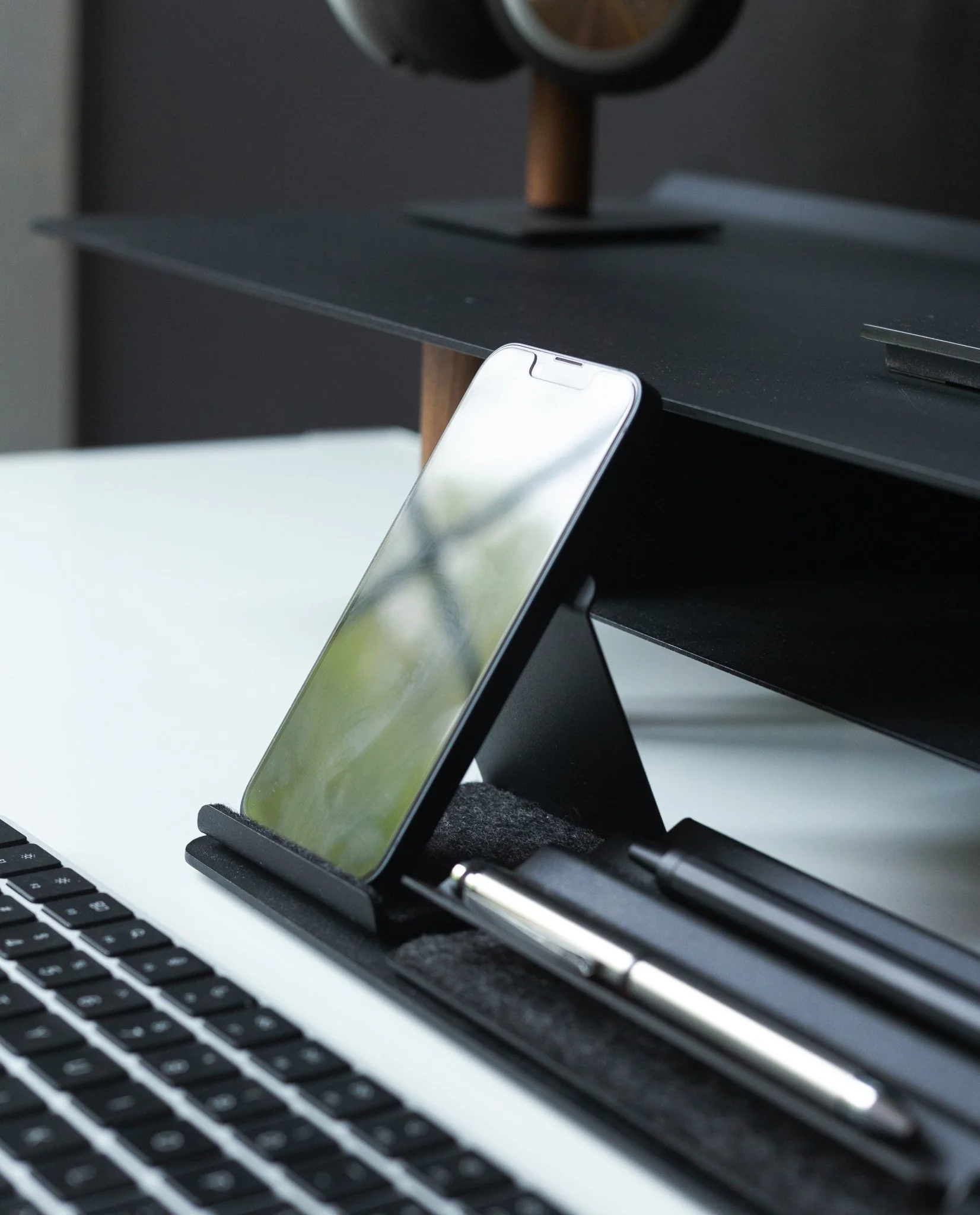 Gather Phone Stand (1x1 - Black)