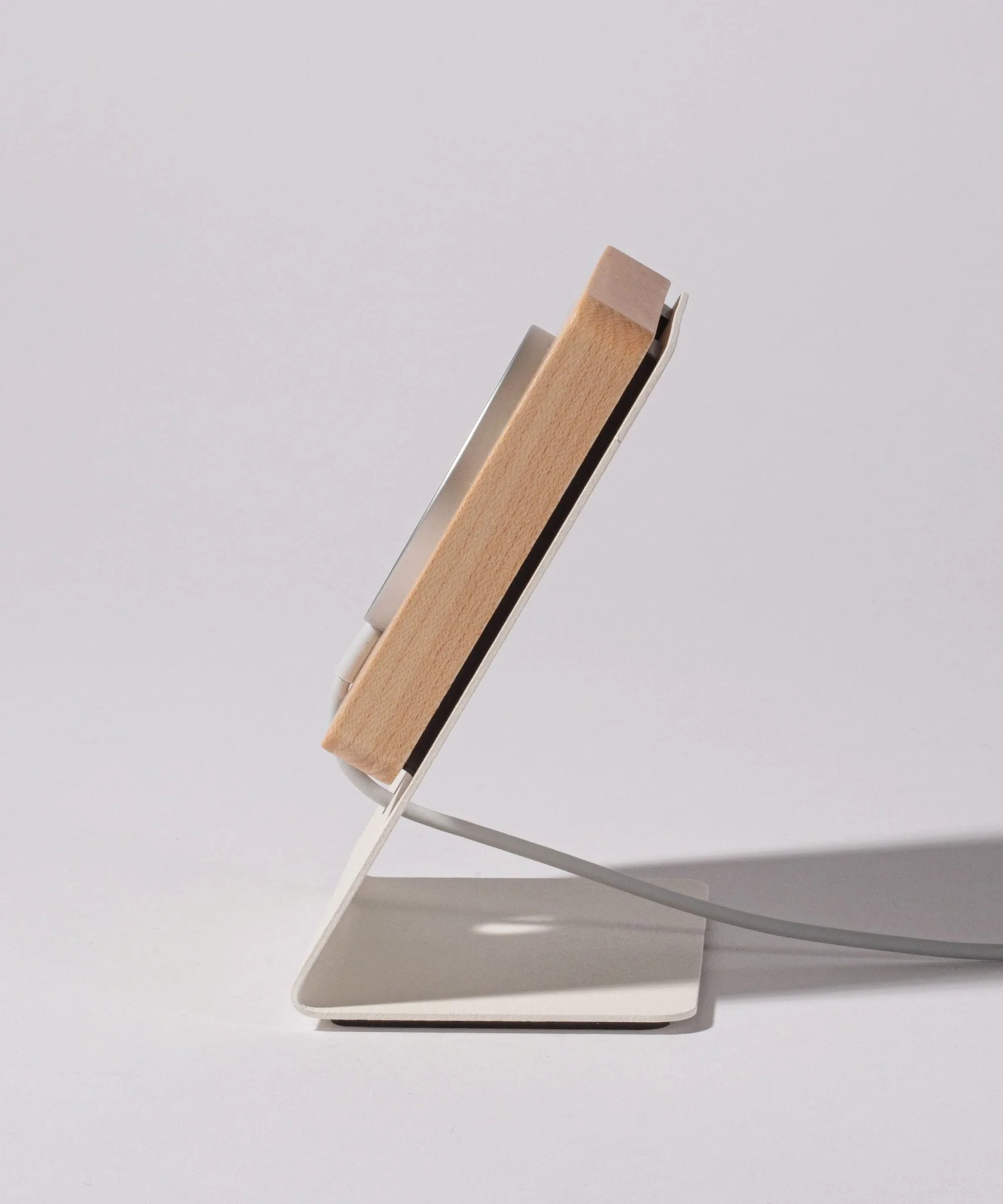 MagSafe Phone Stand (1x1 - White/Maple)