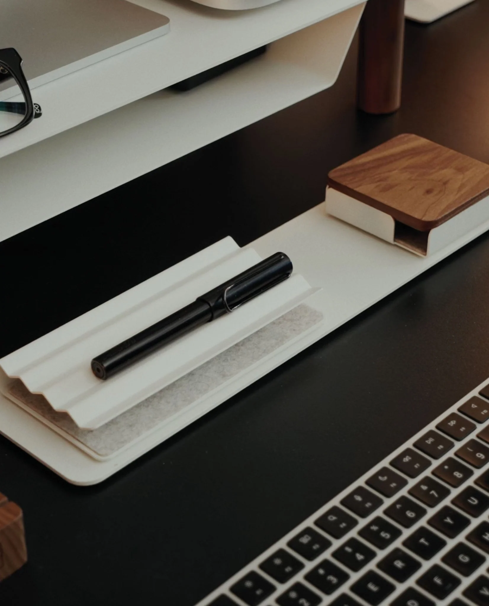 Gather 1x4 Base Plate (White)