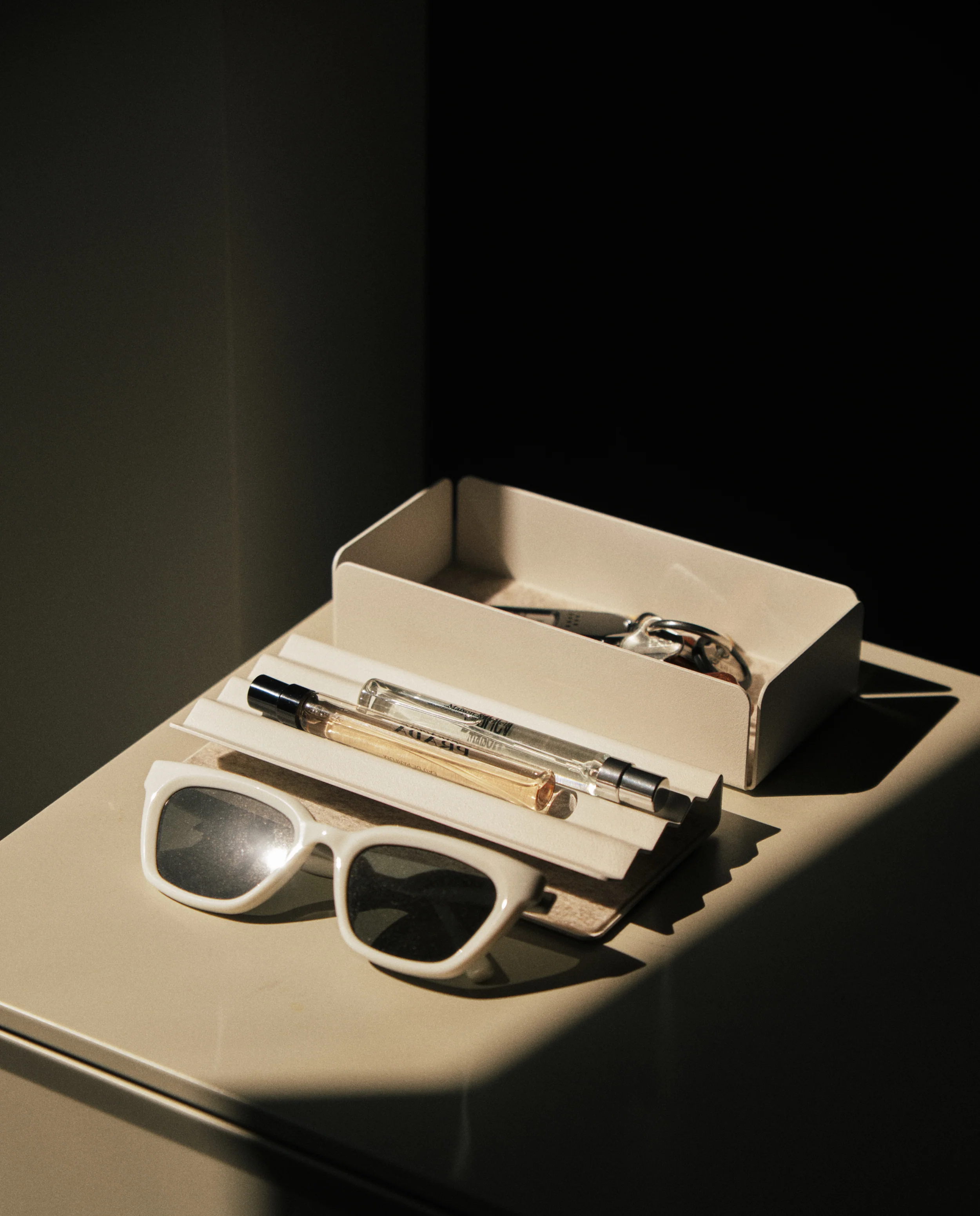 Gather Medium Tray (2x1 - White)