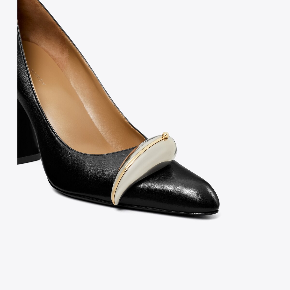 Pierced Pump - perfect black