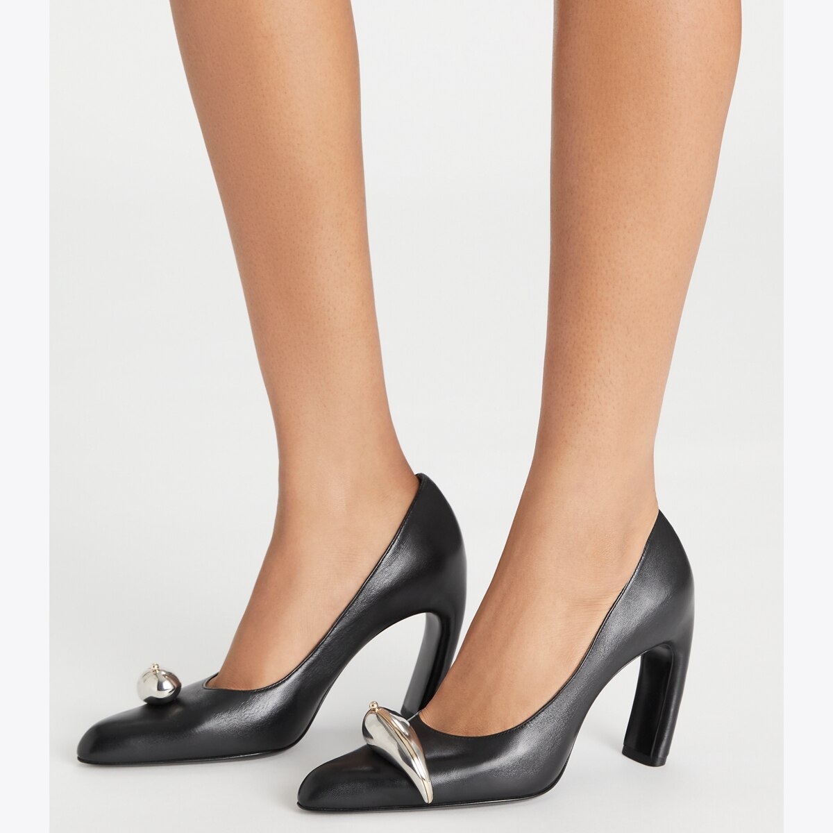 Pierced Pump - perfect black