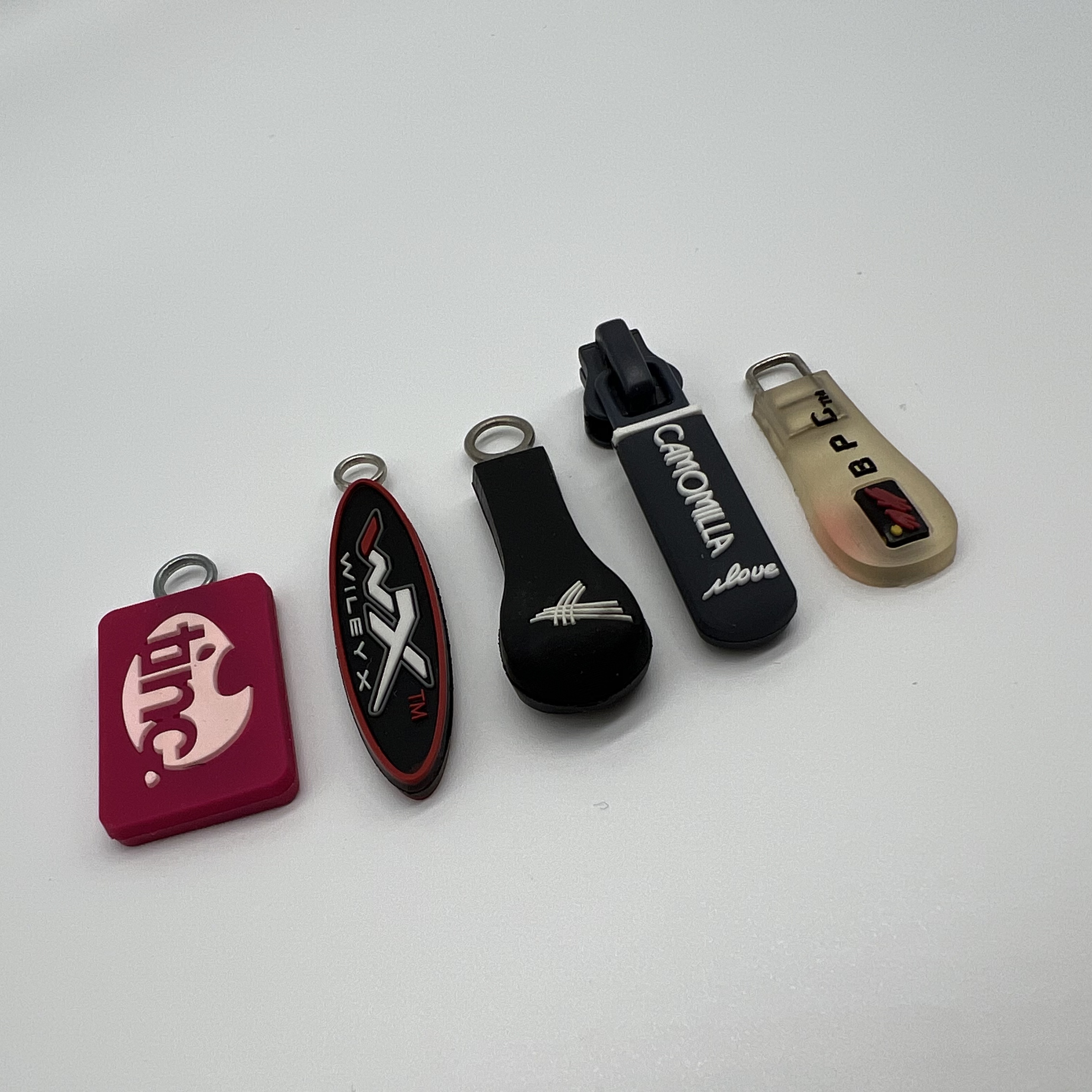 Custom Zipper Pulls & Sliders for Fashion Bags – Personalized Logo Zip Accessories