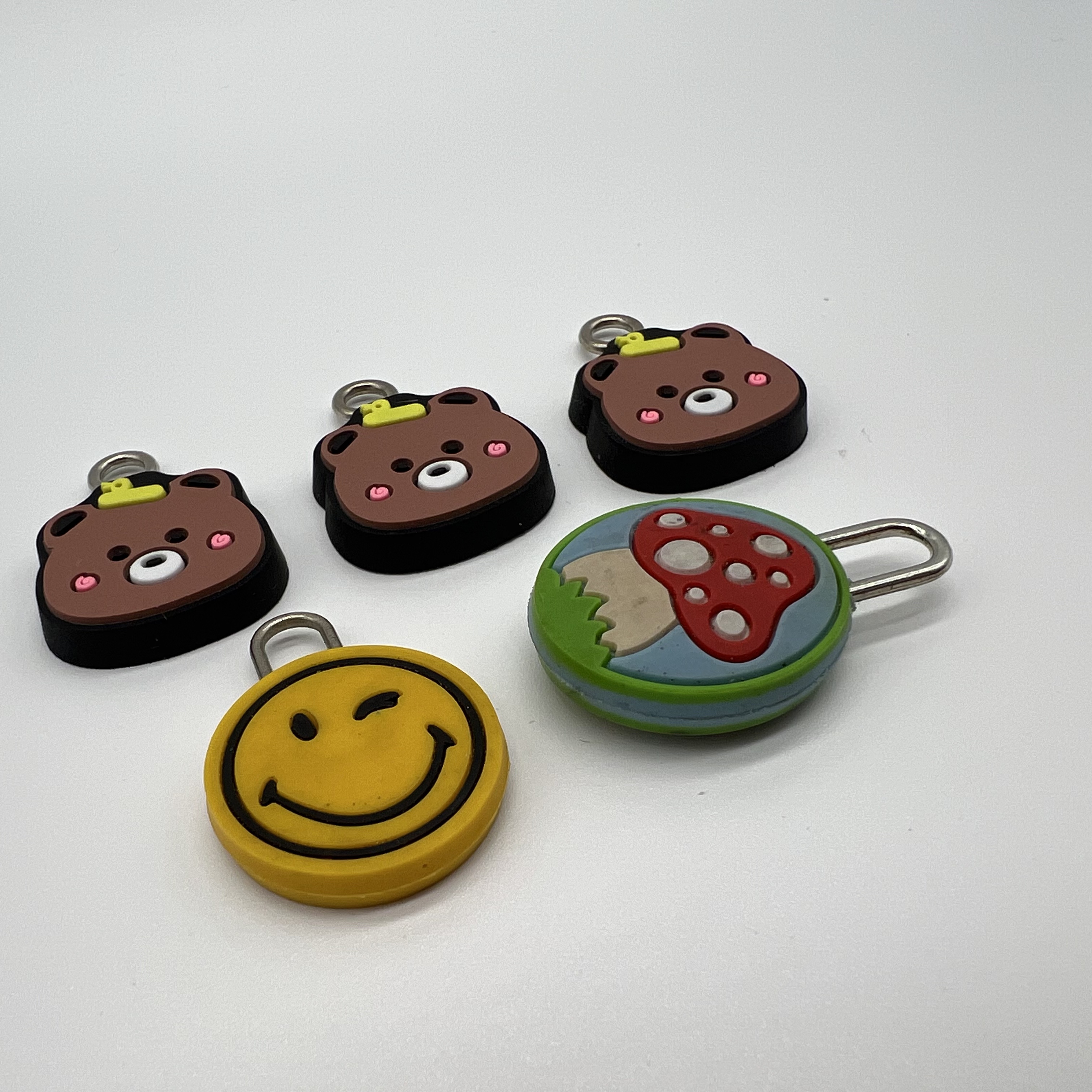 Custom Zipper Pulls & Sliders for Fashion Bags – Personalized Logo Zip Accessories