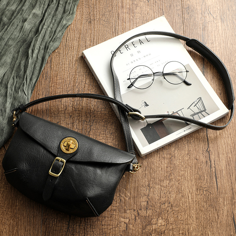 Élise Buckle Flap Crossbody