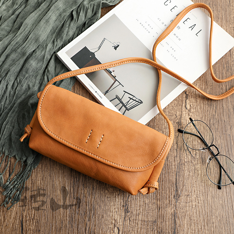 Léa Fold Flap Crossbody Bag