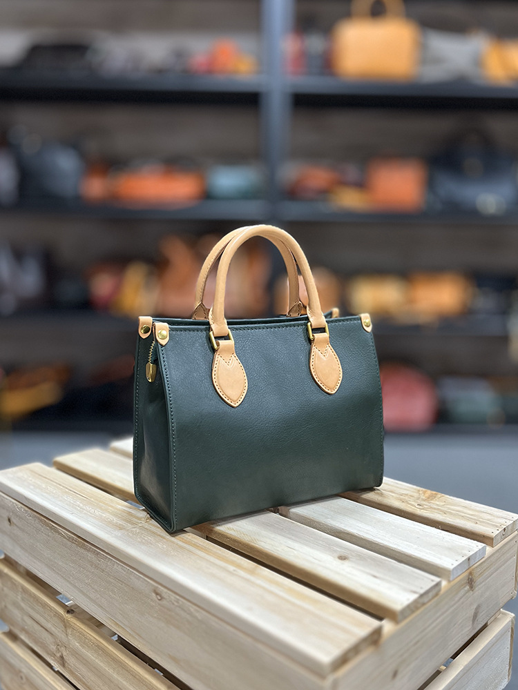 Elora Dual-Tone Tote
