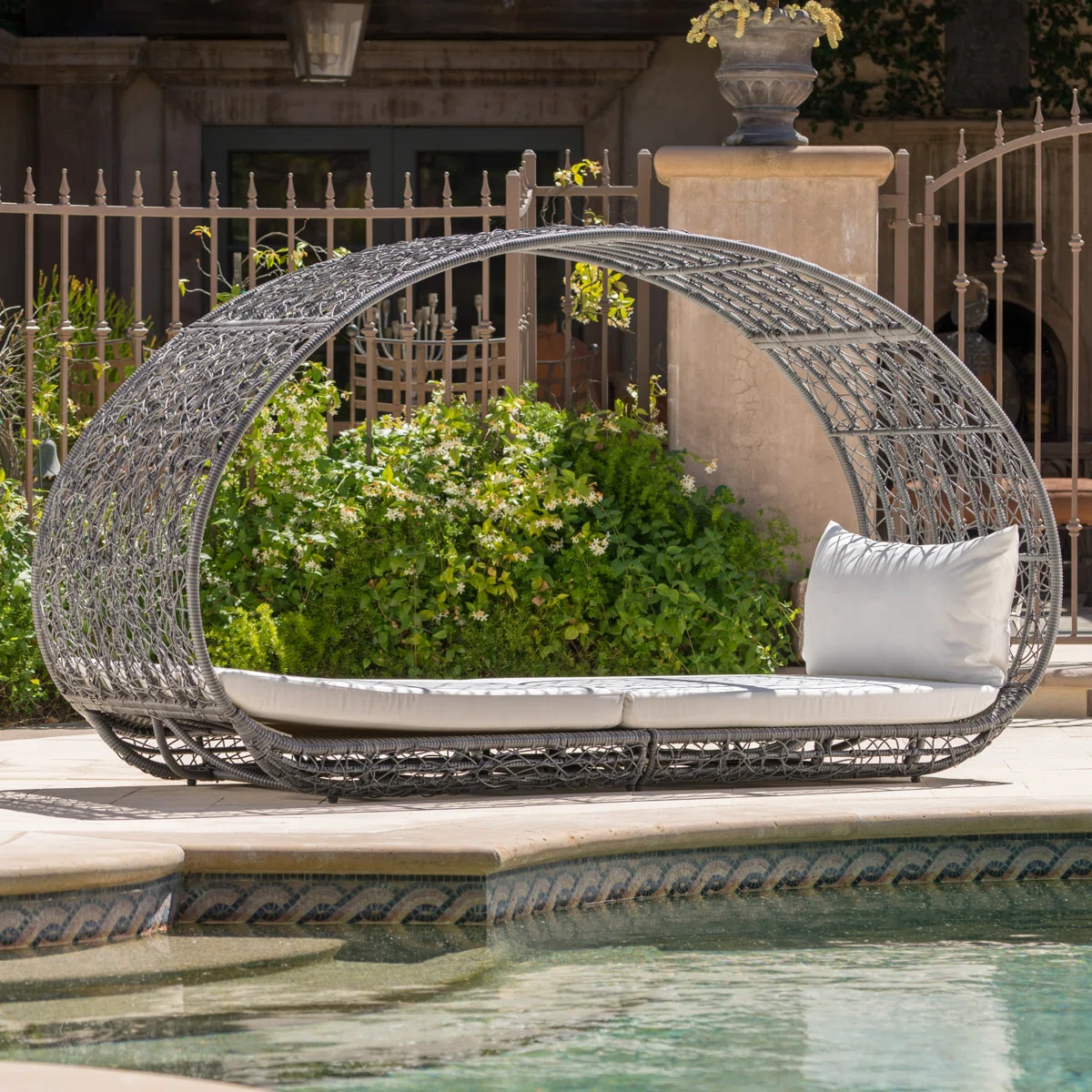 Lavina 91.26'' Aluminium,Wicker Outdoor Patio Daybed