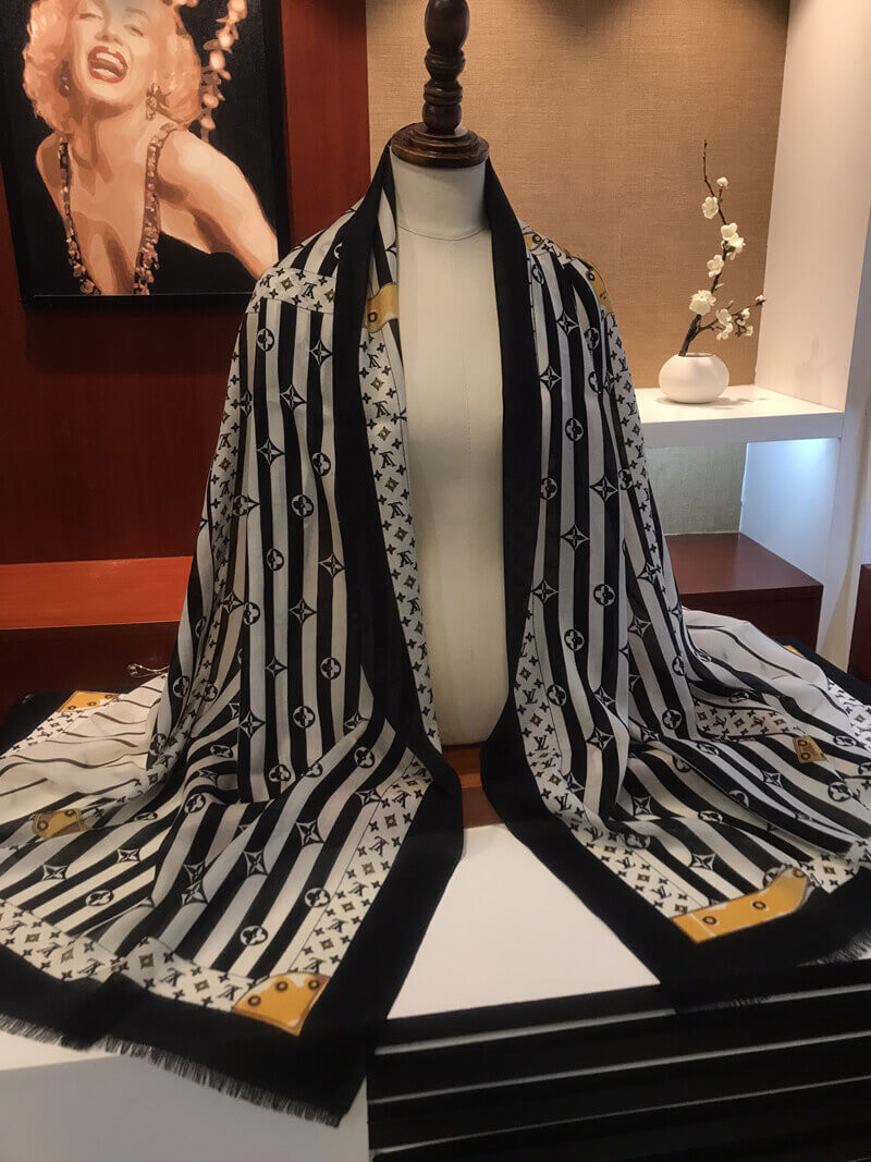 Louis Vuitton Monogram Confidential Scarf 2552