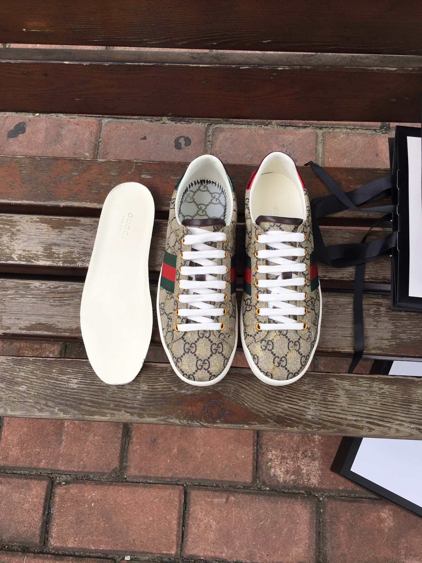 Gucci Ace GG Supreme Sneaker With Bees 550051