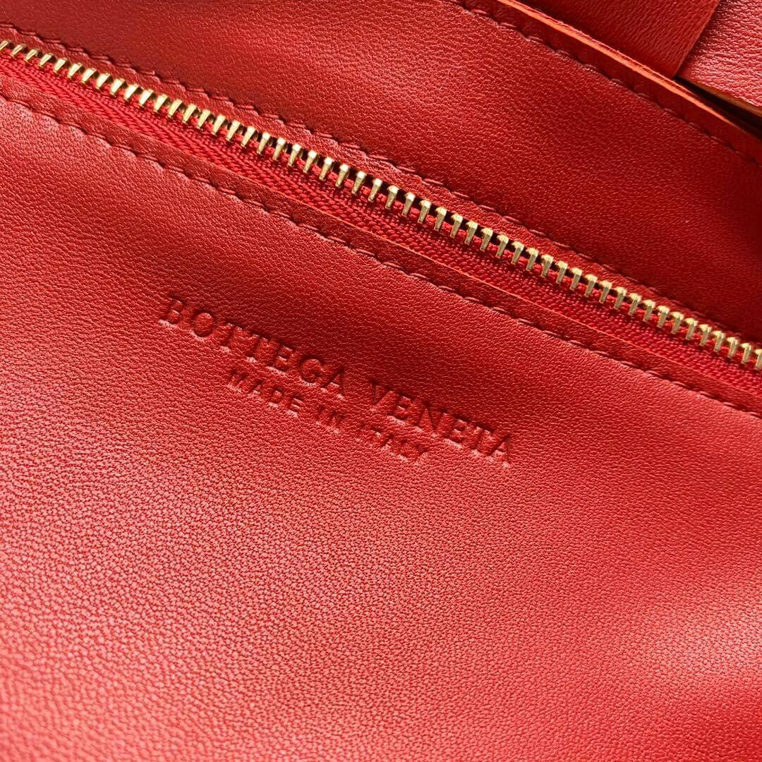 Bottega Veneta Maxi Weave Cassette Bag 578004