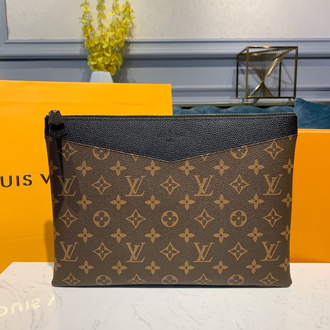 Louis Vuitton Monogram Canvas Daily Pouch M62942