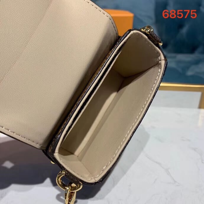 Louis Vuitton Essential Trunk M68575