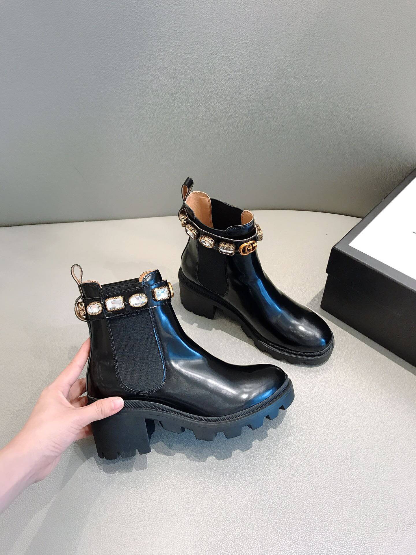 Gucci Leather Ankle Boot With Belt 550036