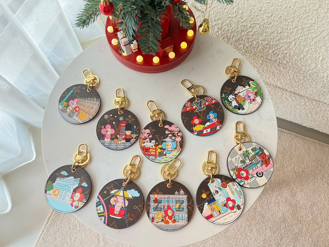 Louis Vuitton Christmas Animation 2022 Round Coin Purse M81634