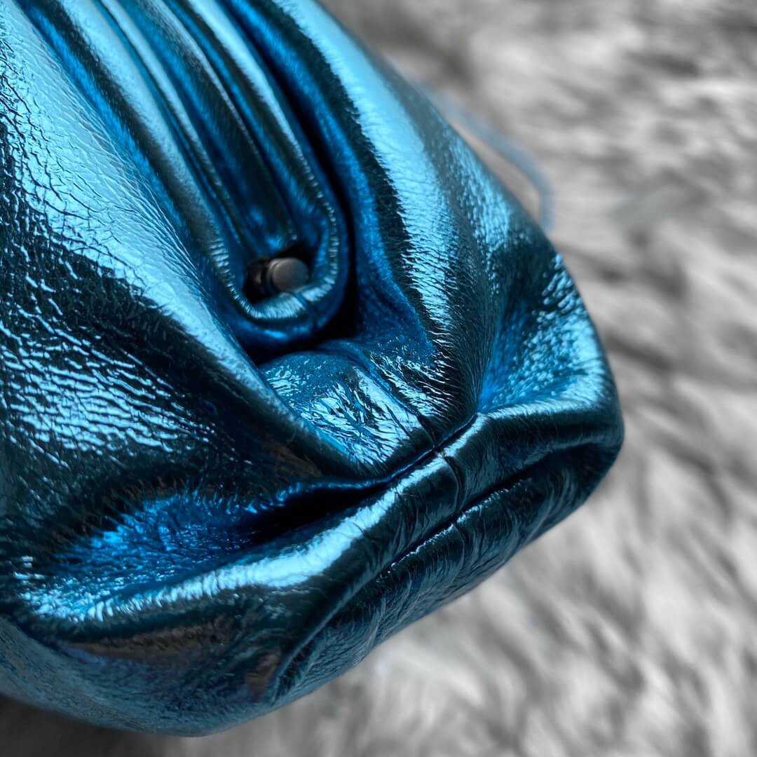 Bottega Veneta The Pouch 20 In Blue Metallic Leather 570927