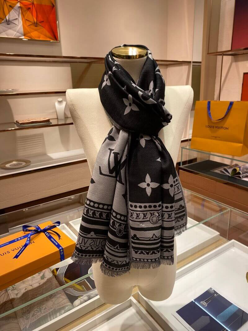 Louis Vuitton Amazingram Stole M76389