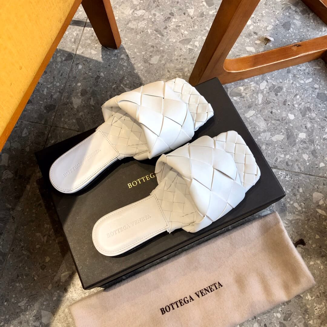 Bottega Veneta Padded Flat Sandals 609105