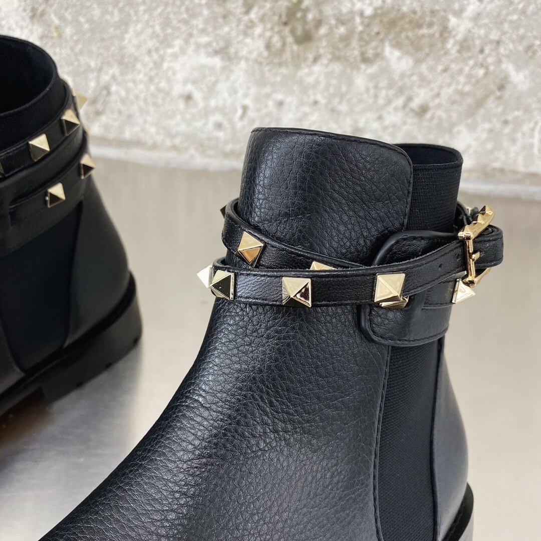 Valentino Garavani Rockstud Grainy Calfskin Leather Ankle Boot P64