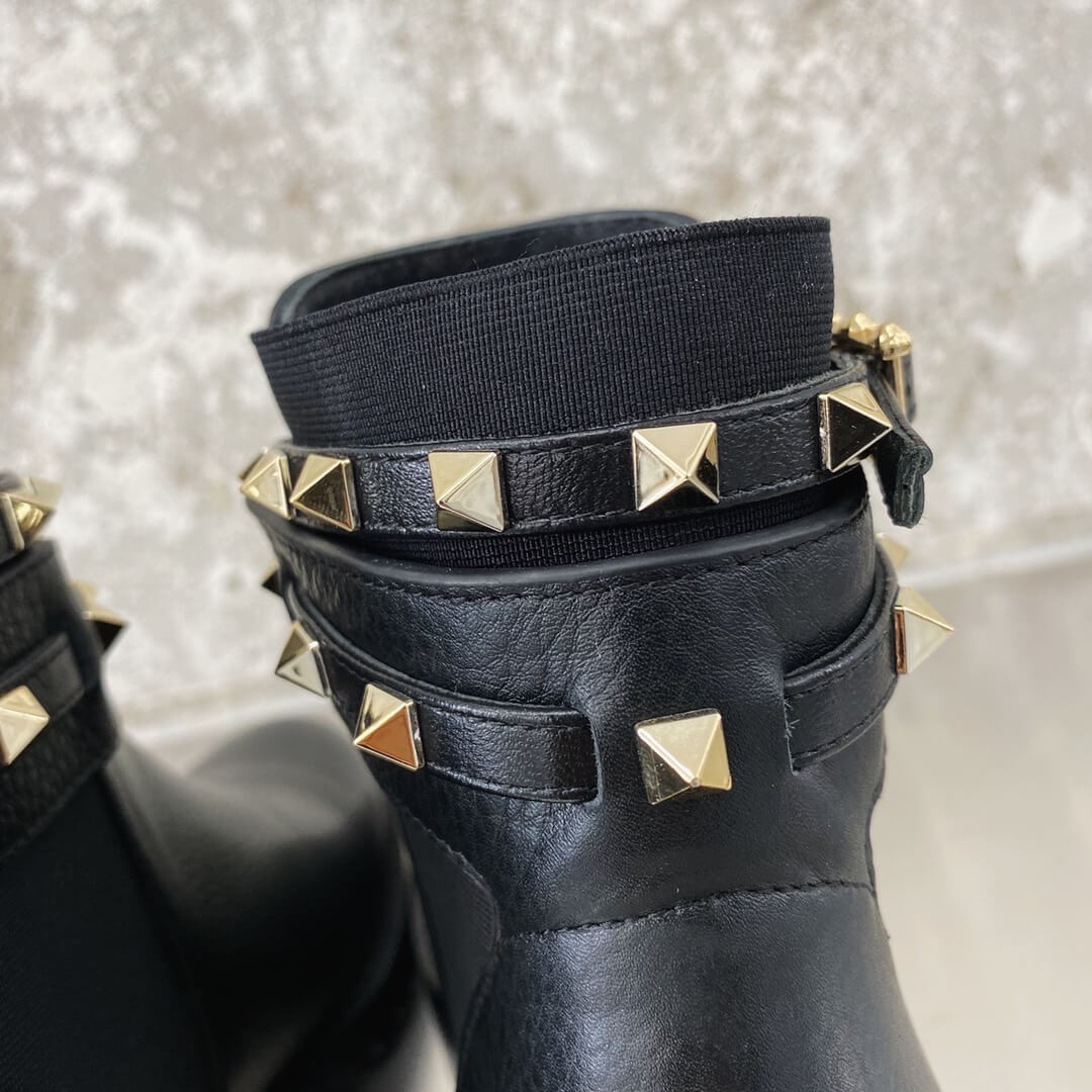 Valentino Garavani Rockstud Grainy Calfskin Leather Ankle Boot P64