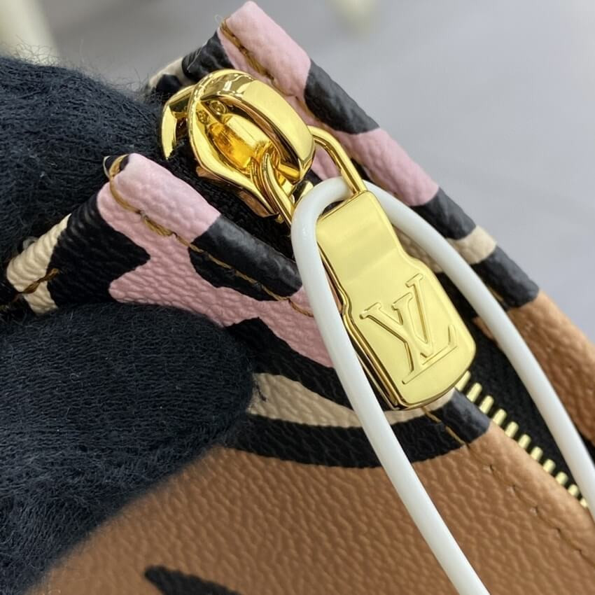 Louis Vuitton Toiletry Pouch 26 M80751 M80752