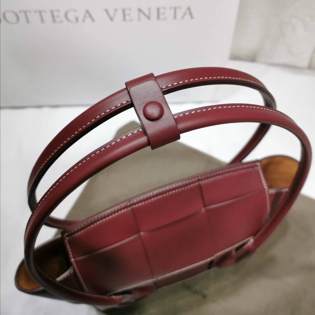 Bottega Veneta Small Arco In Smooth Weave 575943