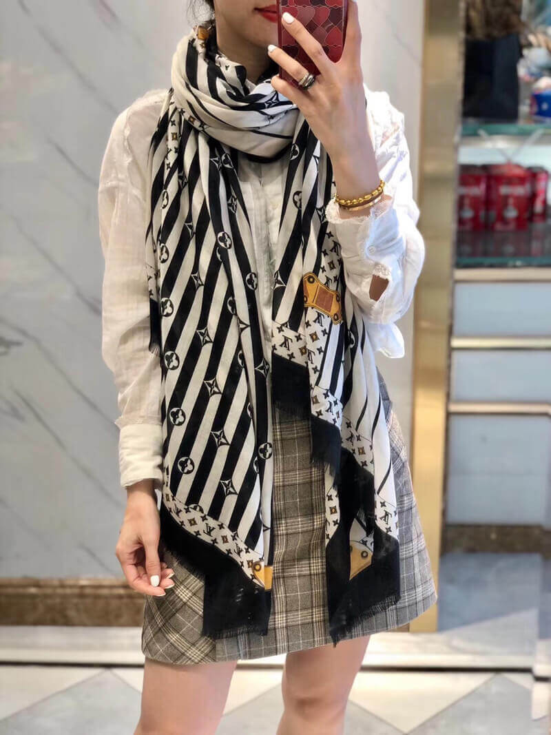 Louis Vuitton Monogram Confidential Scarf 2552