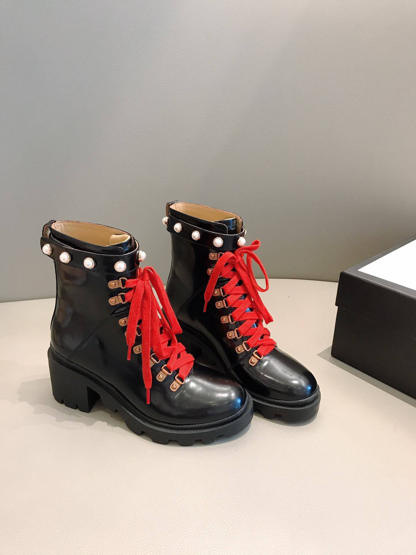Gucci Leather Ankle Boot 497372