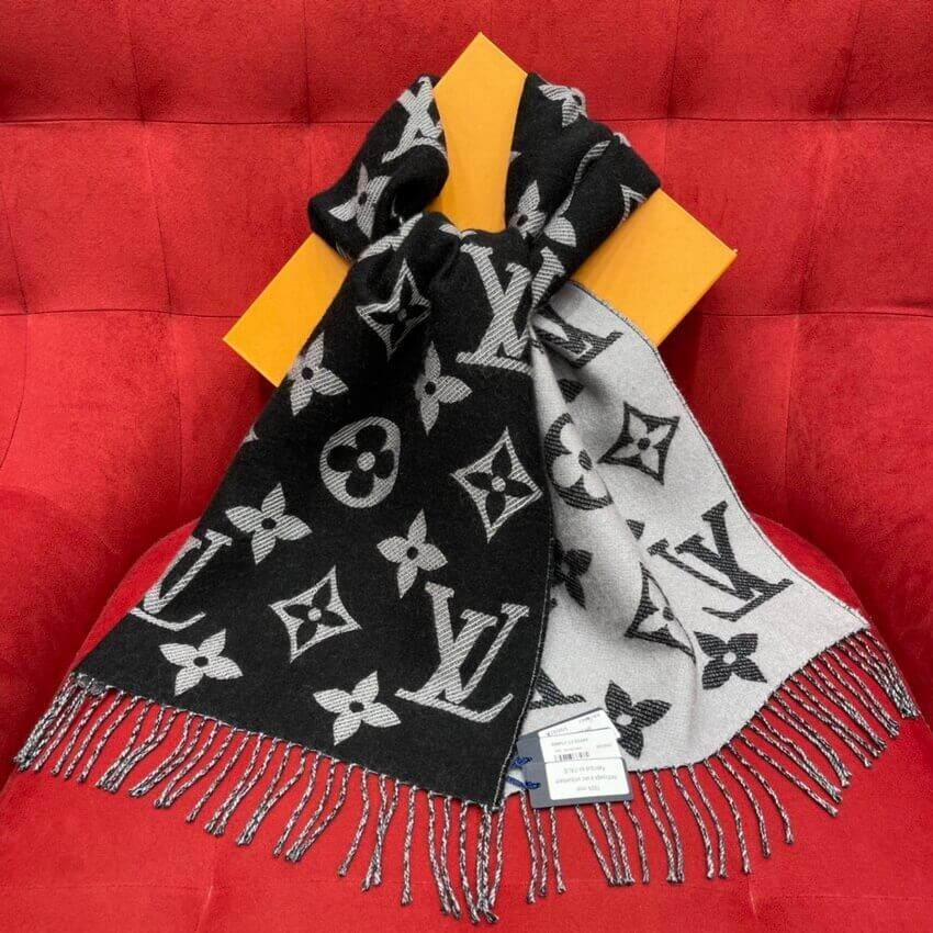 Louis Vuitton Simply LV Scarf M76964