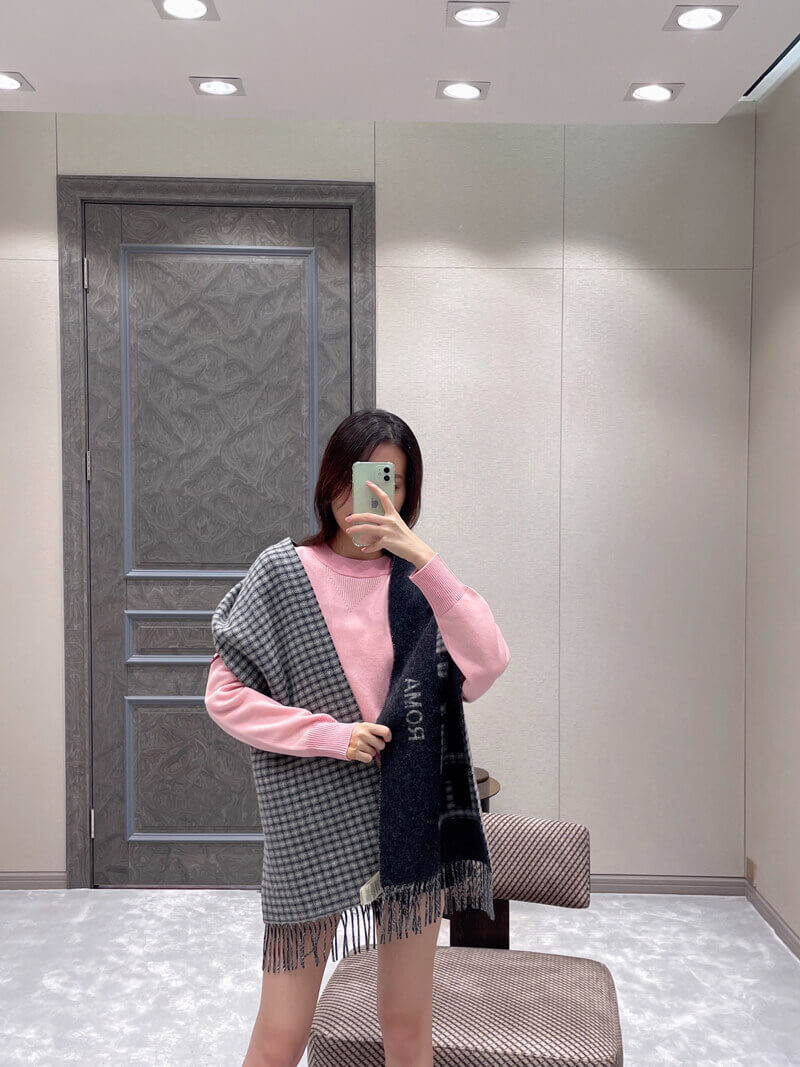 Fendi Grey Wool And Cashmere Scarf FXT334