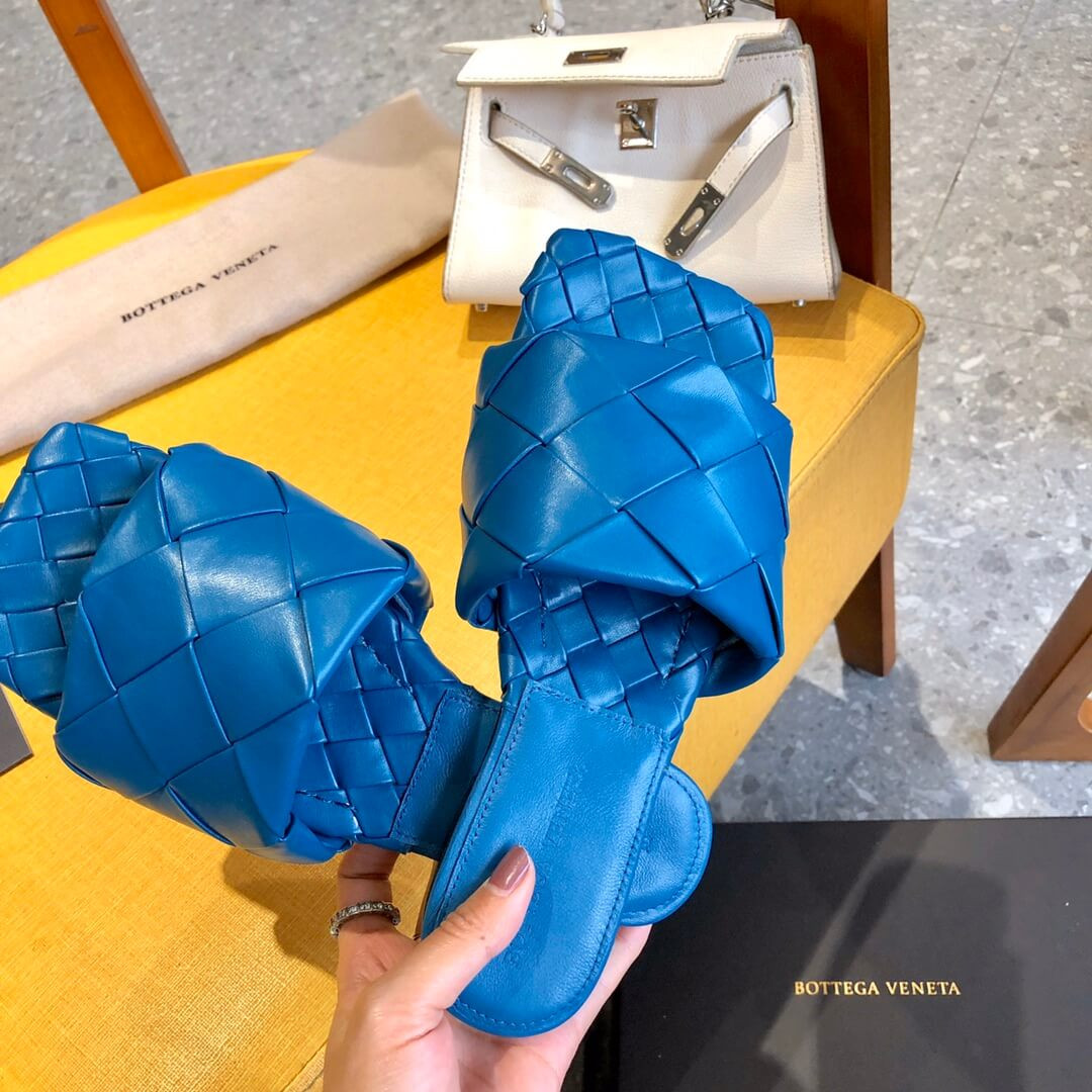 Bottega Veneta Padded Flat Sandals 609105