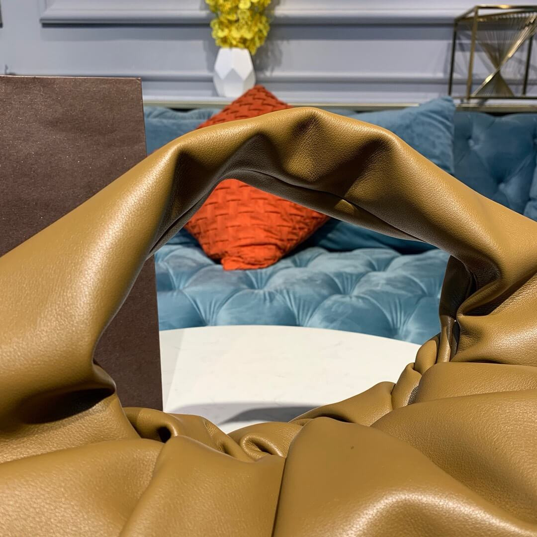 Bottega Veneta The Shoulder Pouch Small Leather Bag 610524