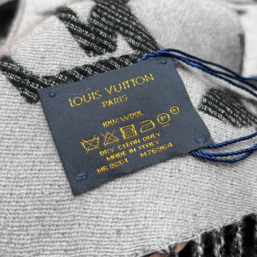 Louis Vuitton Simply LV Scarf M76964