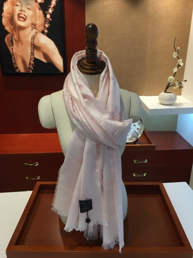 Louis Vuitton Daily Monogram Stole M70674