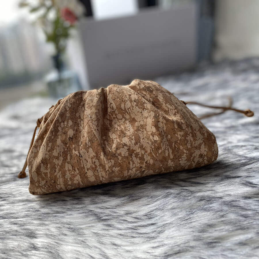 Bottega Veneta The Pouch 20 Clutch In Calfskin Polyester Leather 570927