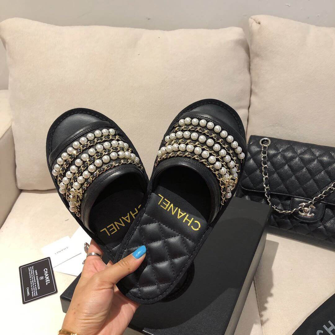 Chanel Chain and Pearl Slipper G34406