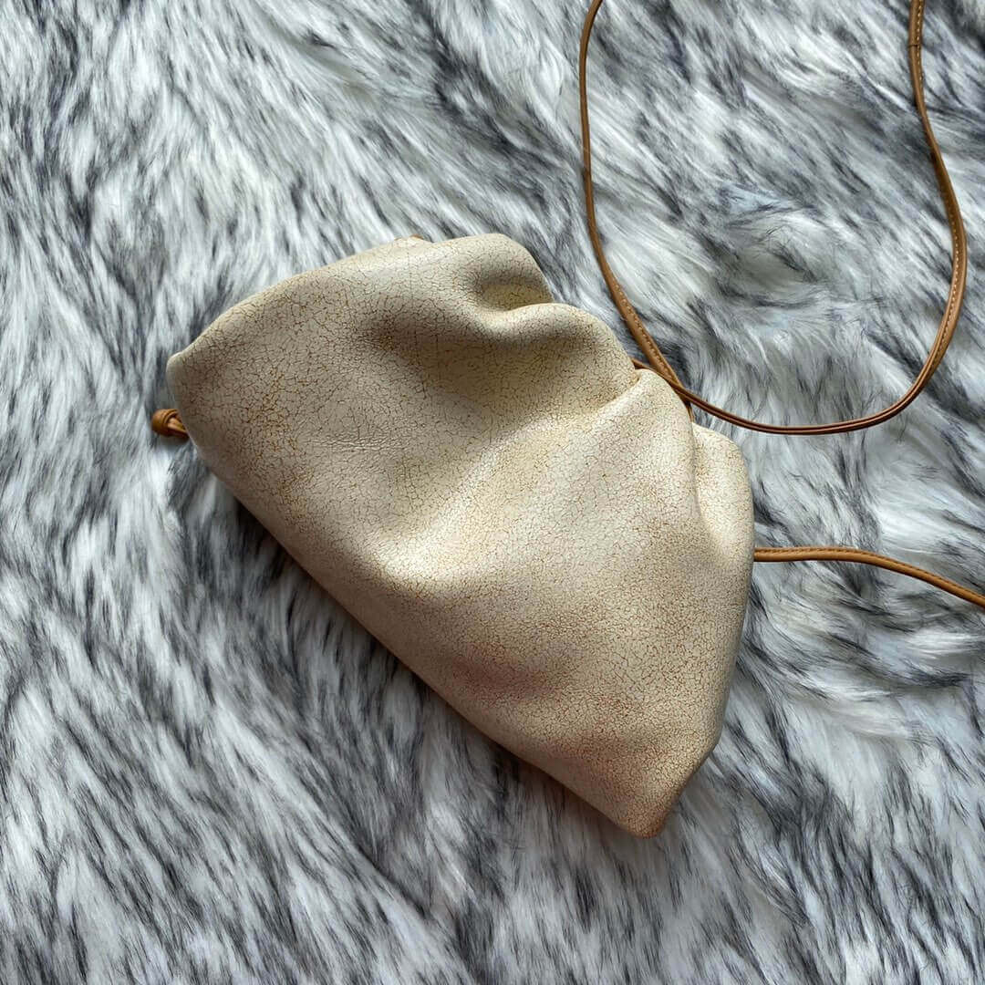 Bottega Veneta The Pouch 20 Clutch In Beige Craquele Leather 570927