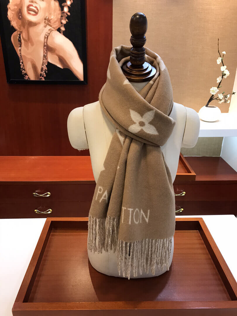 Louis Vuitton Reykjavik Scarf M76067