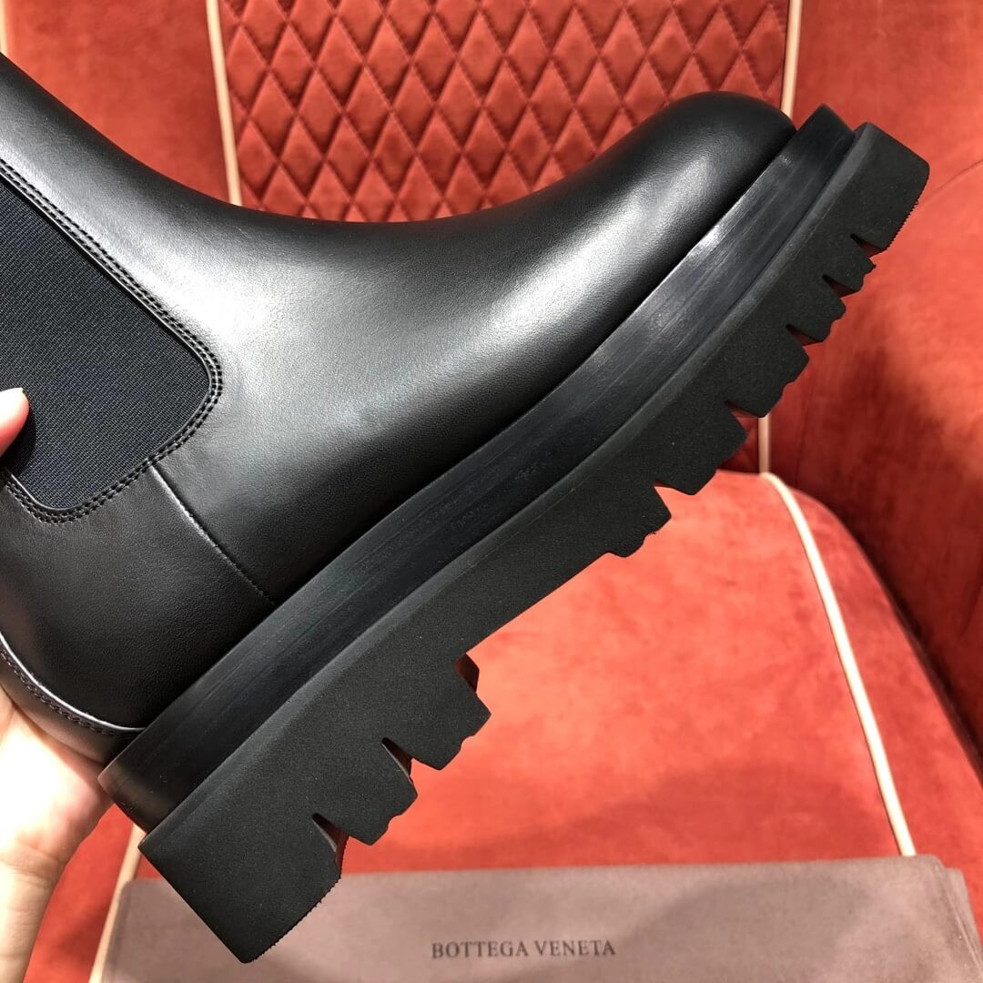 Bottega Veneta Black Medium The Tire Chelsea Boots 592045