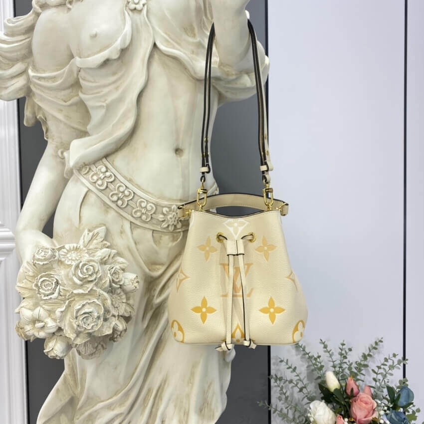 Louis Vuitton Néonoé BB M45709 M45716