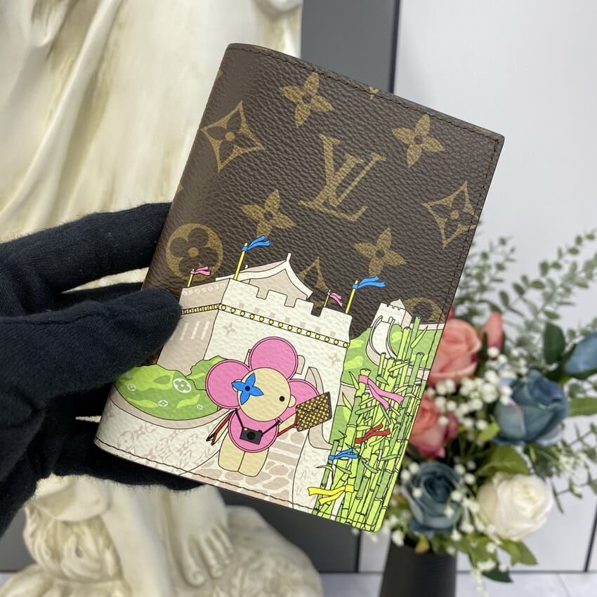 Louis Vuitton Monogram Canvas Passport Cover M80886