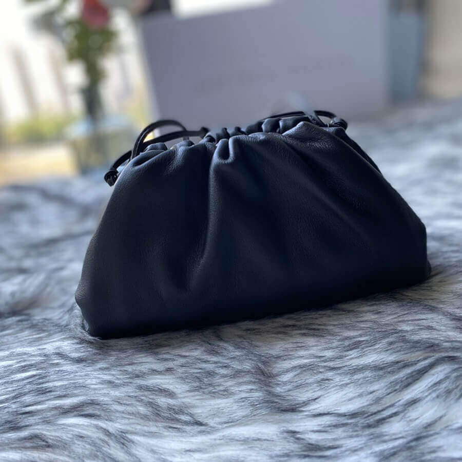 Bottega Veneta The Pouch 20 in Butter Calf Leather 570927