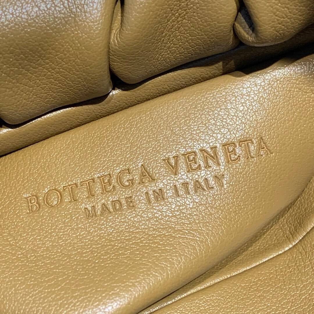 Bottega Veneta The Shoulder Pouch Small Leather Bag 610524